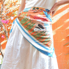 將圖片載入圖庫檢視器 StephyDesignHK 【香港禮盒手信】客製化禮物香港 山嶼海手繪大方巾/ 配絲巾扣禮盒