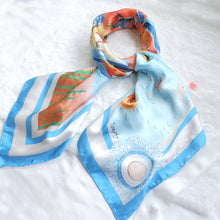 將圖片載入圖庫檢視器 StephyDesignHK 【香港禮盒手信】客製化禮物香港 山嶼海手繪大方巾/ 配絲巾扣禮盒