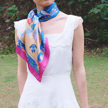 將圖片載入圖庫檢視器 StephyDesignHK 春語藍底花大絲巾連絲巾扣高雅禮盒