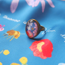 將圖片載入圖庫檢視器 StephyDesignHK 春語藍底花大絲巾連絲巾扣高雅禮盒