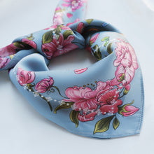 將圖片載入圖庫檢視器 StephyDesignHK 宮廷可愛風絲巾連絲巾扣高貴禮盒/絲巾/小方巾