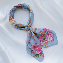 將圖片載入圖庫檢視器 StephyDesignHK 宮廷可愛風絲巾連絲巾扣高貴禮盒/絲巾/小方巾