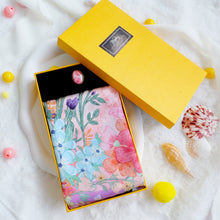 將圖片載入圖庫檢視器 StephyDesignHK  浪漫花繁蝶舞絲巾+絲巾扣高貴禮盒