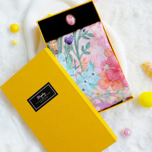 將圖片載入圖庫檢視器 StephyDesignHK  浪漫花繁蝶舞絲巾+絲巾扣高貴禮盒