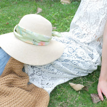 Load image into Gallery viewer, StephyDesignHK Spring apple green kitten scarf & scarf Ring gift box/ scarf/neck scarf/square scarf