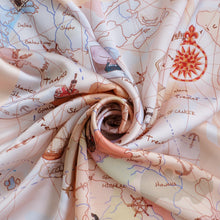 將圖片載入圖庫檢視器 StephyDesignHK 【插畫世界地圖】遊歷童話國 絲巾+ 絲巾扣 高級禮盒