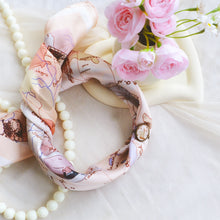 將圖片載入圖庫檢視器 StephyDesignHK 【插畫世界地圖】遊歷童話國 絲巾+ 絲巾扣 高級禮盒