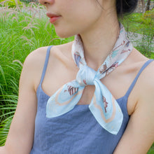 將圖片載入圖庫檢視器 StephyDesignHK 夢幻童話國絲巾+絲巾扣高貴禮盒