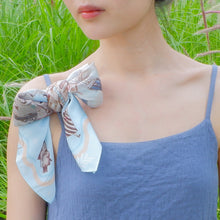將圖片載入圖庫檢視器 StephyDesignHK 夢幻童話國絲巾+絲巾扣高貴禮盒