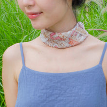 將圖片載入圖庫檢視器 StephyDesignHK 夢幻童話國絲巾+絲巾扣高貴禮盒