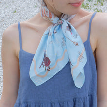 將圖片載入圖庫檢視器 StephyDesignHK 夢幻童話國絲巾+絲巾扣高貴禮盒
