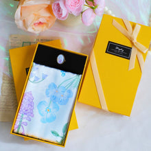 將圖片載入圖庫檢視器 StephyDesignHK  【風信子永遠的愛】絲巾+絲巾扣高貴禮盒