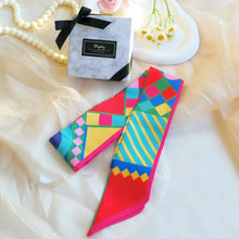 將圖片載入圖庫檢視器 【TWILLY】幾何圖長絲巾禮盒 | 配絲巾扣 領巾 體面的聖誕交換禮物