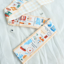 將圖片載入圖庫檢視器 【香港手繪長絲巾】 米黃色 TWILLY 絲巾配絲巾扣禮盒/香港禮品