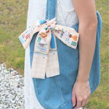 將圖片載入圖庫檢視器 【香港手繪長絲巾】 米黃色 TWILLY 絲巾配絲巾扣禮盒/香港禮品