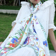 將圖片載入圖庫檢視器 StephyDesignHK【蘭花圍巾】清雅蘭花長款絲巾配絲巾扣高貴禮盒 | 披肩