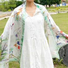 將圖片載入圖庫檢視器 StephyDesignHK【蘭花圍巾】清雅蘭花長款絲巾配絲巾扣高貴禮盒 | 披肩