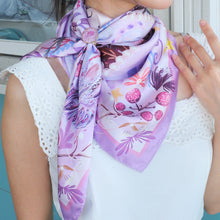 將圖片載入圖庫檢視器 StephyDesignHK【粉紫絲巾禮盒】紫色水母絲巾夾配大小絲巾套裝