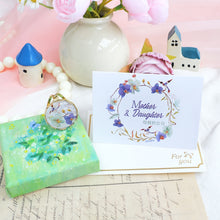 將圖片載入圖庫檢視器 StephyDesignHK【絲巾禮盒】優雅蘭花絲巾配純銅絲巾扣高級套裝禮盒| 絲巾