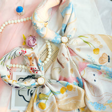 將圖片載入圖庫檢視器 StephyDesignHK【貓貓絲巾禮盒】貓咪絲巾+純銅鍍金貓咪三環絲巾扣 高級禮盒