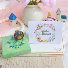 將圖片載入圖庫檢視器 StephyDesignHK【絲巾套裝禮物】萬壽菊絲巾套裝 配純銅鍍金獨家絲巾扣