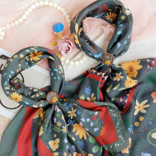 將圖片載入圖庫檢視器 StephyDesignHK【絲巾套裝禮物】萬壽菊絲巾套裝 配純銅鍍金獨家絲巾扣