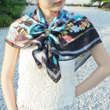 將圖片載入圖庫檢視器 StephyDesignHK【絲巾禮盒】萌兔百合花絲巾+純銅鍍金三環絲巾扣 高級禮盒套裝