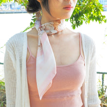 將圖片載入圖庫檢視器 StephyDesignHK 【粉嫩童話の約定】65x65cm夢幻童話國絲巾+ 絲巾扣 高級禮盒