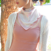 將圖片載入圖庫檢視器 StephyDesignHK 【粉嫩童話の約定】65x65cm夢幻童話國絲巾+ 絲巾扣 高級禮盒