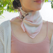 將圖片載入圖庫檢視器 StephyDesignHK 【粉嫩童話の約定】65x65cm夢幻童話國絲巾+ 絲巾扣 高級禮盒