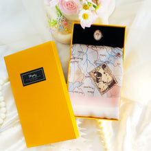 將圖片載入圖庫檢視器 StephyDesignHK 【粉嫩童話の約定】65x65cm夢幻童話國絲巾+ 絲巾扣 高級禮盒