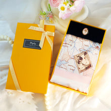 將圖片載入圖庫檢視器 StephyDesignHK 【粉嫩童話の約定】65x65cm夢幻童話國絲巾+ 絲巾扣 高級禮盒