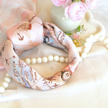 將圖片載入圖庫檢視器 StephyDesignHK 【粉嫩童話の約定】65x65cm夢幻童話國絲巾+ 絲巾扣 高級禮盒