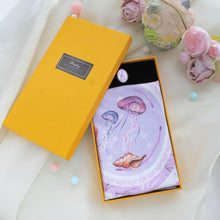 將圖片載入圖庫檢視器 香港維港幻浪 粉紫自然海浪波邊菱形絲巾/ 配絲巾扣高雅禮盒