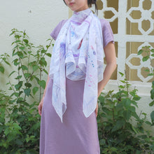 將圖片載入圖庫檢視器 香港維港幻浪 粉紫浪漫輕飄雪紡長圍巾/ 配絲巾扣高雅禮盒