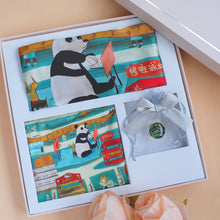 將圖片載入圖庫檢視器 StephyDesignHK 【披肩+絲巾套裝】 香港獨家插畫絲巾+手工絲巾扣