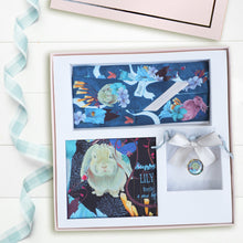 將圖片載入圖庫檢視器 StephyDesignHK【絲巾高級禮盒 】 方巾+髮帶絲巾+絲巾扣 多件套經典禮盒(3入)