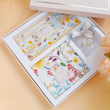 將圖片載入圖庫檢視器 StephyDesignHK【絲巾高級禮盒 】 方巾+髮帶絲巾+絲巾扣 多件套經典禮盒(3入)