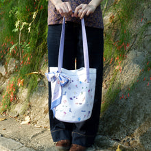 將圖片載入圖庫檢視器 香港維港幻浪 絨毛水桶布包 | 絲巾綁帶手提袋