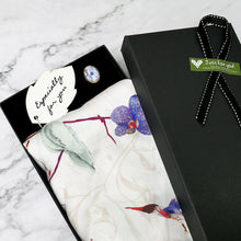 將圖片載入圖庫檢視器 StephyDesignHK手繪素雅蘭花方形大絲巾高雅禮盒