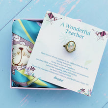 Load image into Gallery viewer, StephyDesignHK 【教師節禮物-家長謝師禮物】絲巾、手作絲巾扣禮盒套裝 - stephydesignhk