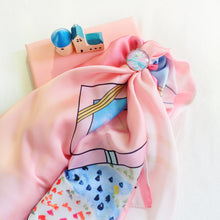 將圖片載入圖庫檢視器 【客製化絲巾禮物】 個人畫作客製絲巾 & 絲巾扣禮盒 / 母親節/ 畢業禮物