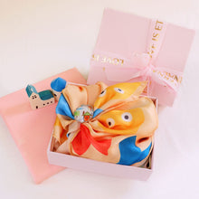 將圖片載入圖庫檢視器 【客製化絲巾禮物】 個人畫作客製絲巾 & 絲巾扣禮盒 / 母親節/ 畢業禮物