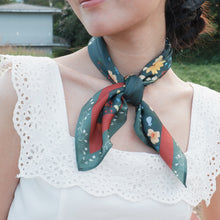 將圖片載入圖庫檢視器 StephyDesignHK  森林花花綠綠絲巾+側背包 / 手提兩用包 禮盒套裝