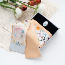 將圖片載入圖庫檢視器 貓咪午休時光長絲巾飄帶禮盒配絲巾扣禮盒套裝