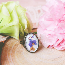 將圖片載入圖庫檢視器 送給丈母娘 / 外母 / 岳母--- 蘭花絲巾配絲巾扣禮盒【母親節禮物盒】絲巾禮盒