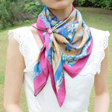 將圖片載入圖庫檢視器 Mother & Daughter 【母親節禮盒】魚意花絲巾、絲巾扣粉紅色絲巾禮盒