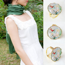 將圖片載入圖庫檢視器 輕柔橄欖綠多色亞麻圍巾配水仙花絲巾扣禮盒-母親節禮盒