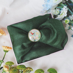 輕柔橄欖綠多色亞麻圍巾配水仙花絲巾扣禮盒-母親節禮盒