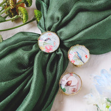 將圖片載入圖庫檢視器 輕柔橄欖綠多色亞麻圍巾配水仙花絲巾扣禮盒-母親節禮盒